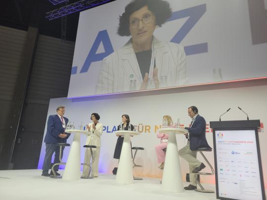 Die Diskussionsrunde „The economic power of care"  beim Hauptstadtkongress in Berlin. 