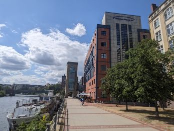 Mitgliederversammlung und Gespräch über Berufsidentität zwischen Ost und West