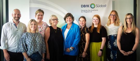 v.l. Julian-Anselm Bayer, Kerstin Schmid-Putz, Birgit Green, Sabine König, Dr. Sabine Berninger, Karina Luginger, Silke Weber, Alexandra Kurka-Wöbking, Nicole Haselbach   